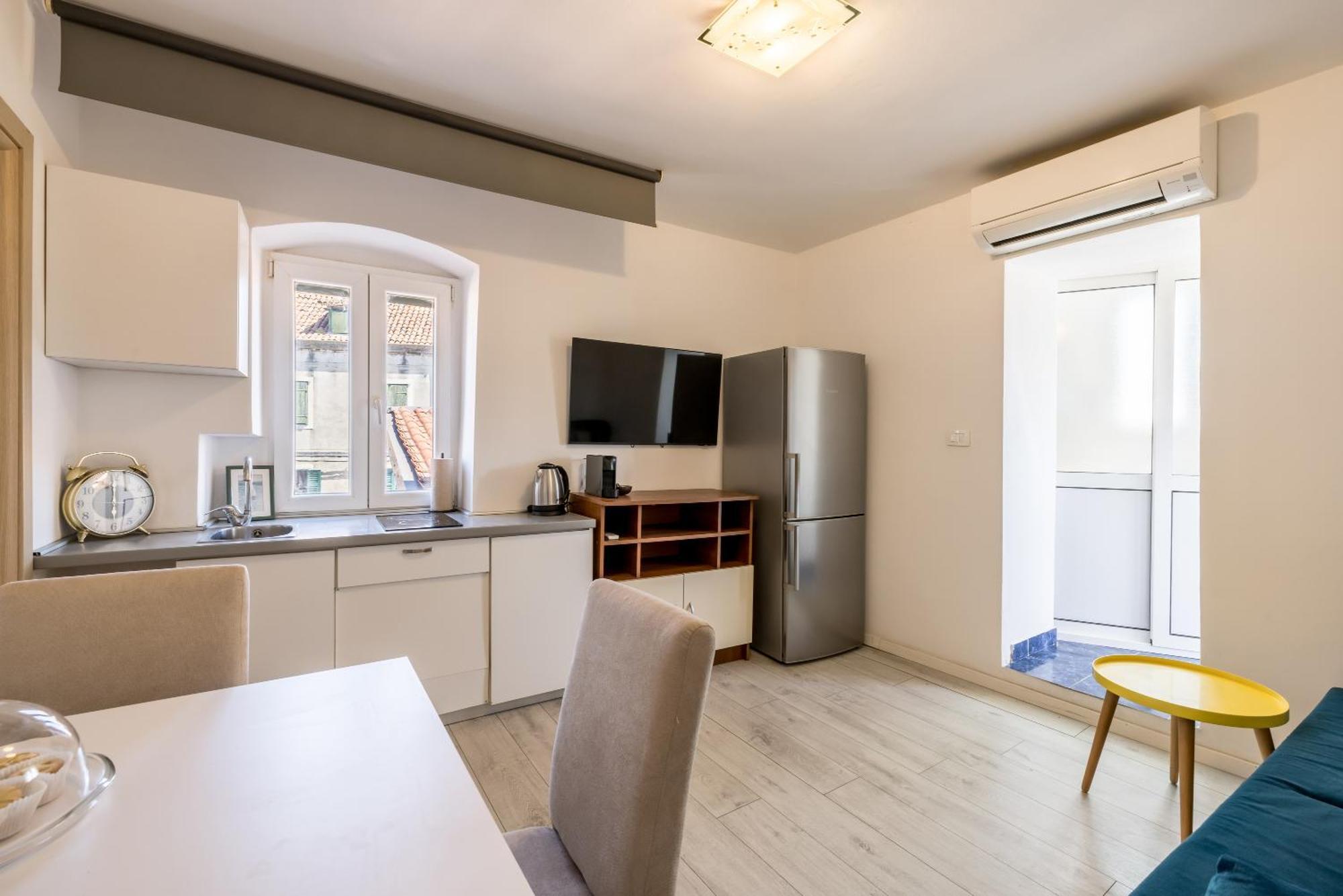 Split Central City Apartment Екстериор снимка