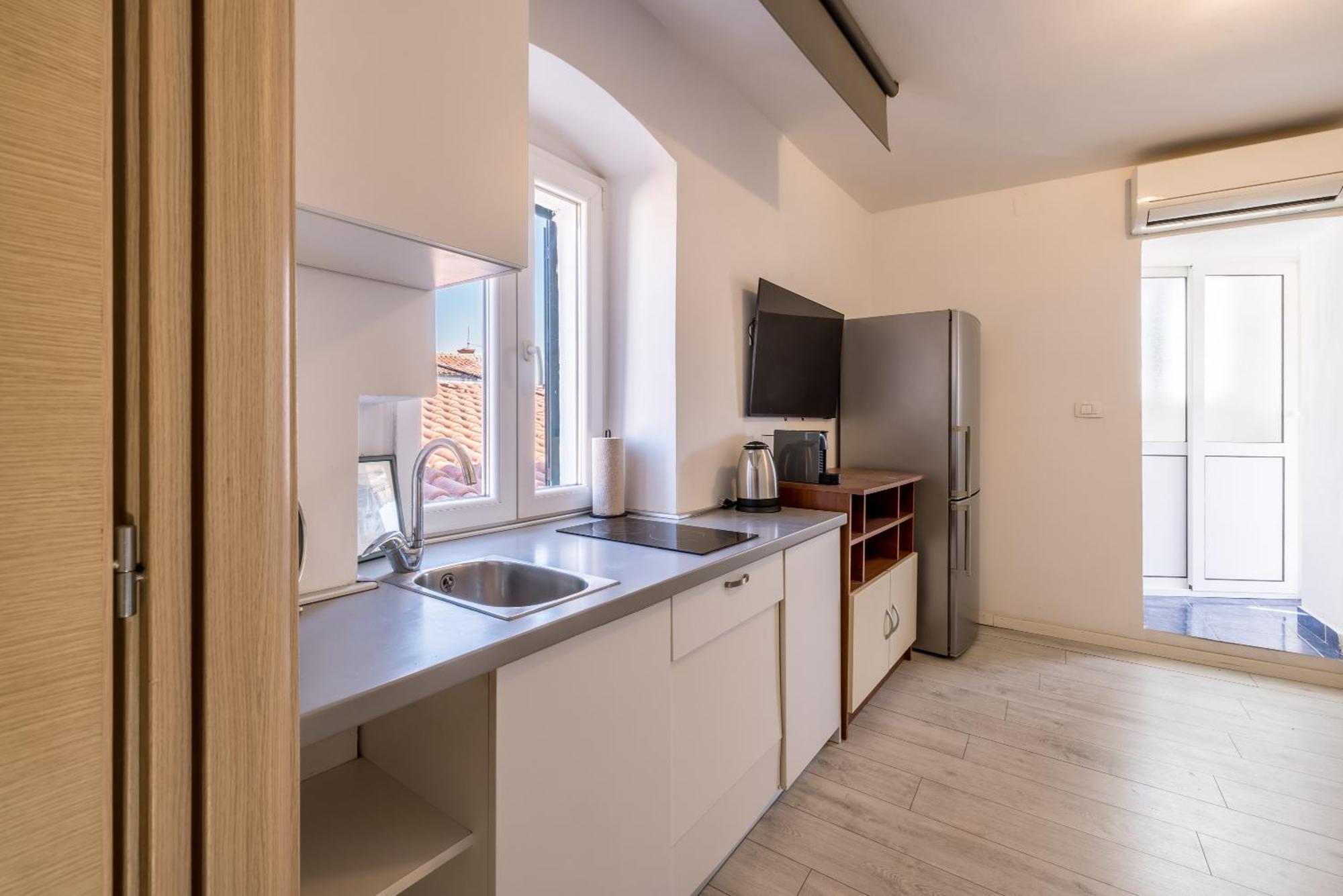 Split Central City Apartment Екстериор снимка